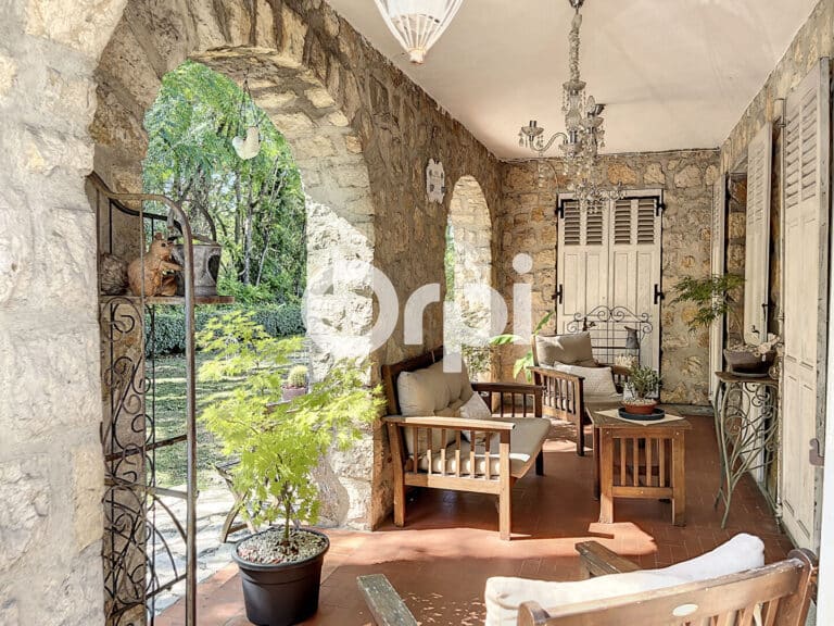 Vende Maison à vendre 7 pièces • 194 m2